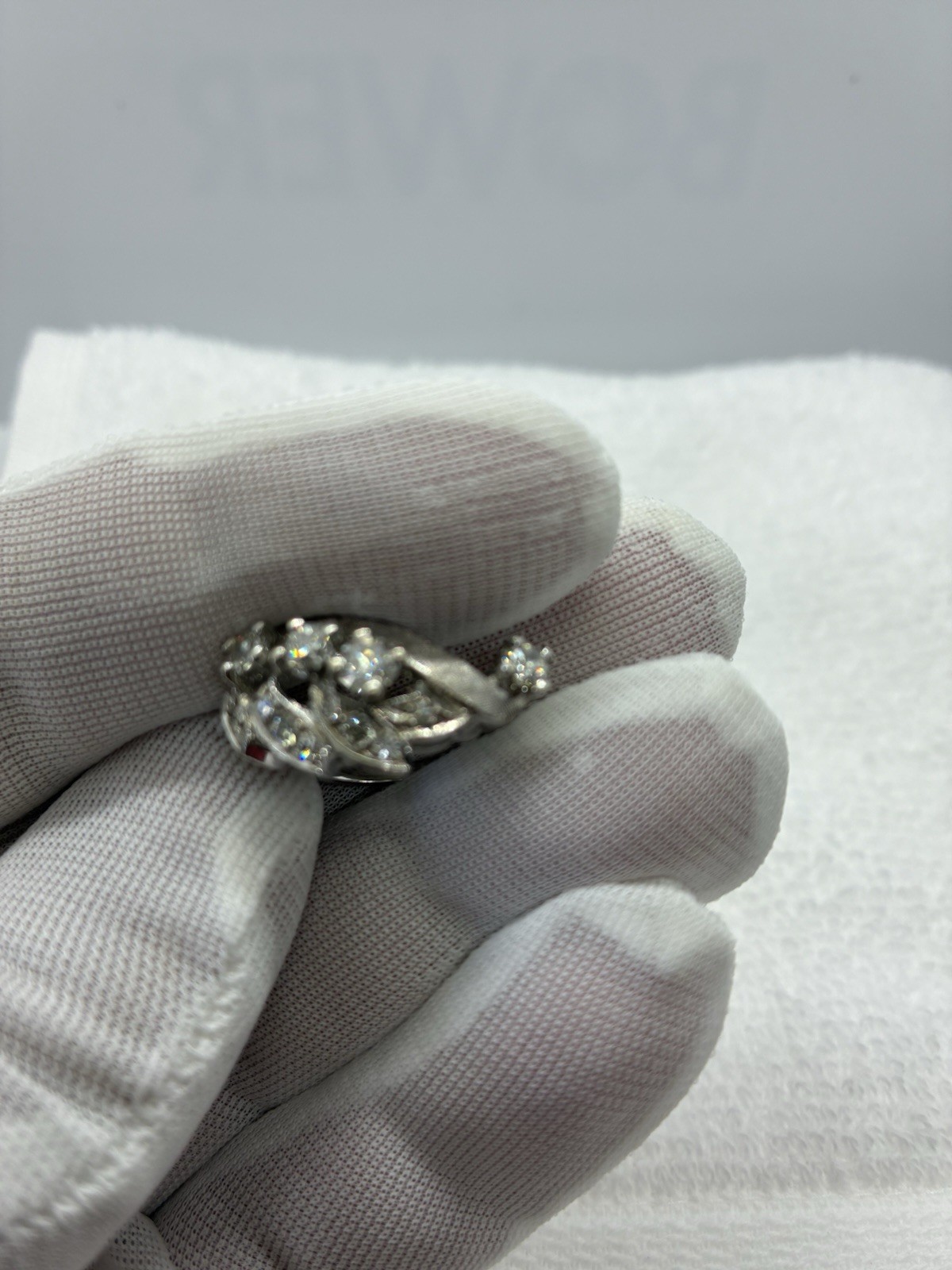 LADIES 14K WHITE GOLD DIAMOND RIGHT HAND RING UNIQUE LEAF/FEATHER DESIGN