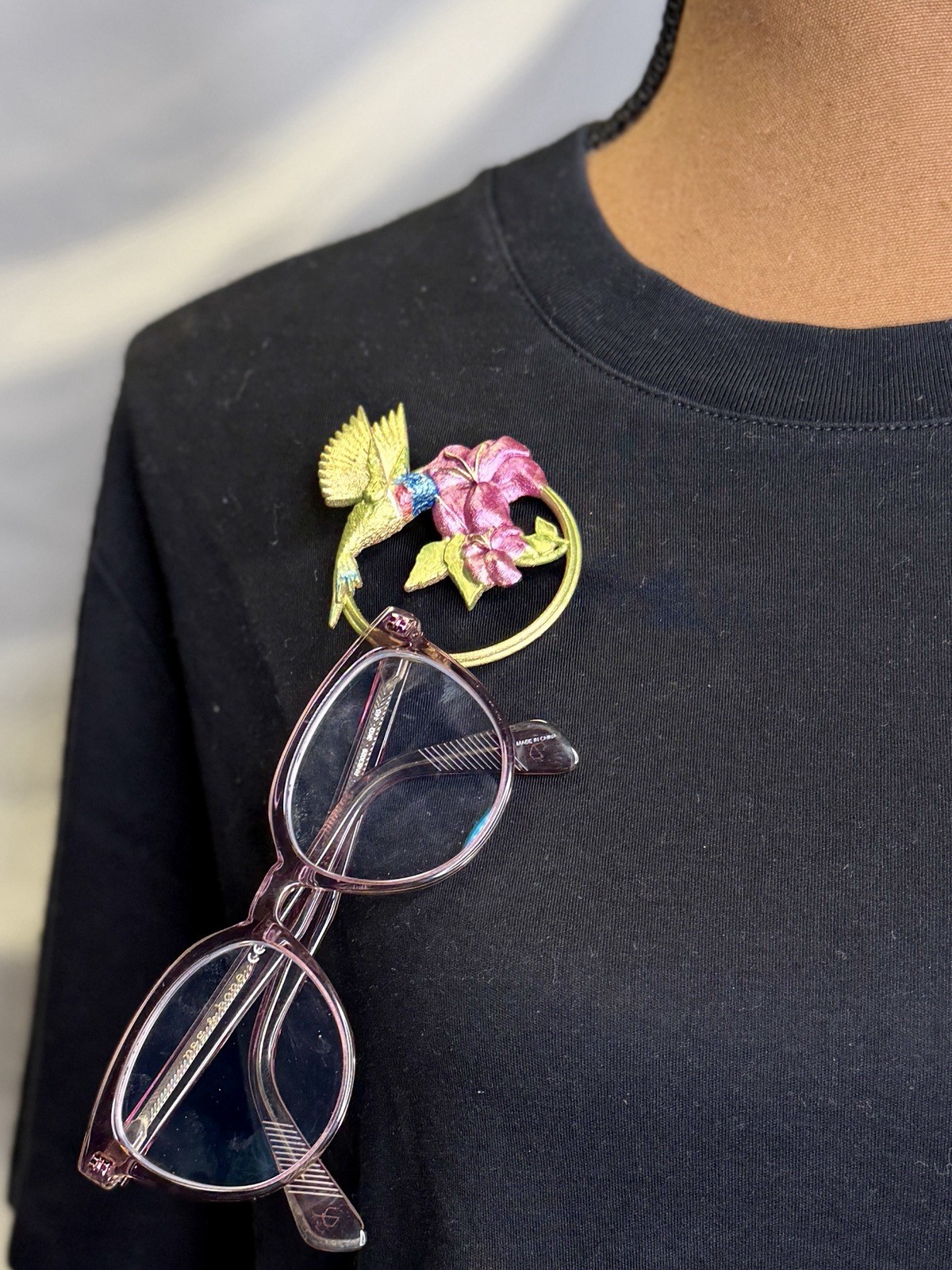 Artist Hand-painted Printed Polyamide Magnetic Hummingbird Brooch Glasses Holder