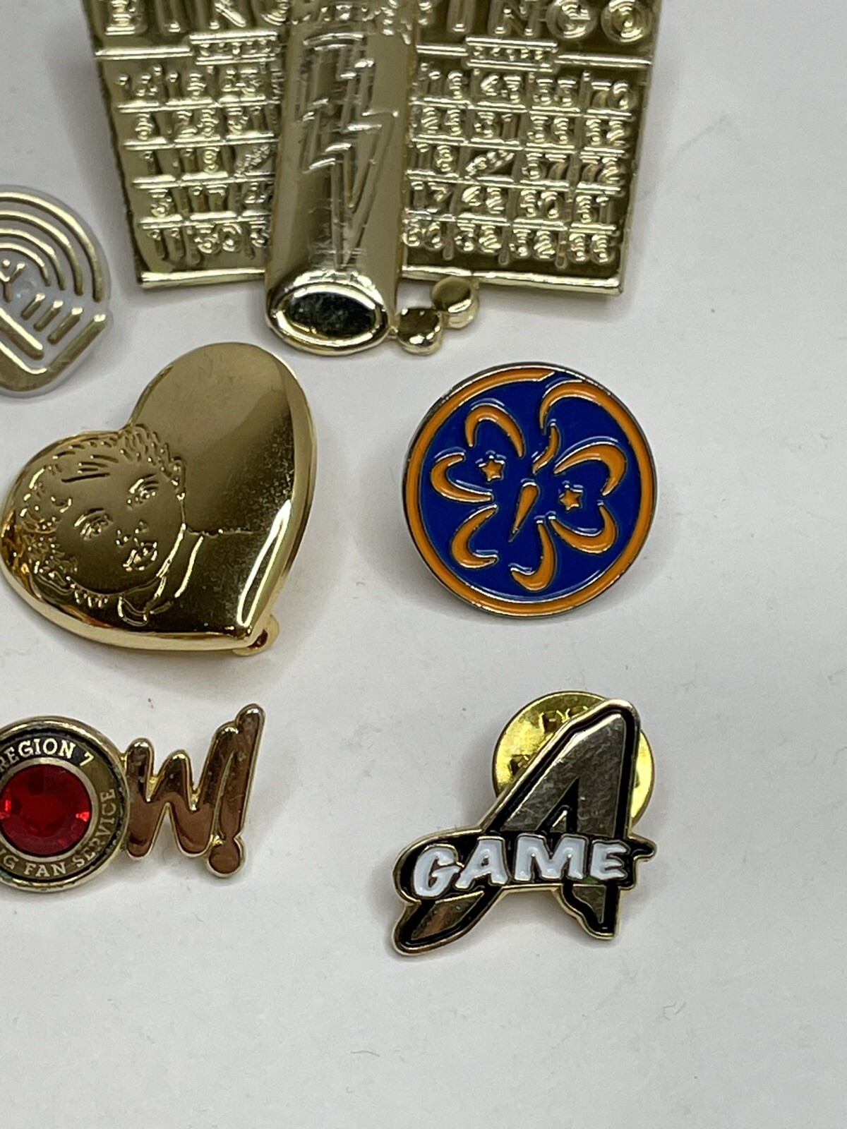 VTG 9 Brooch Pin Lot AJC Bingo Lover Card, Cabbage Patch Doll, Hearts, Angels+