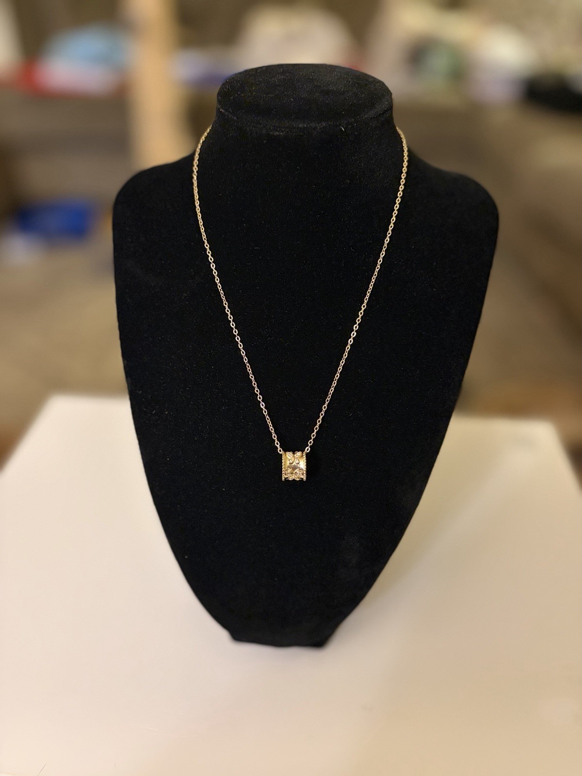 Gold Tone Metal Cable Chain Necklace w/ Rectangle Charm Pendant, No Stone
