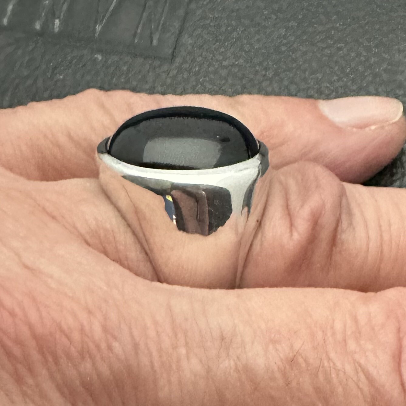 MJG STERLING SILVER MEN’S RING. 20mm BLACK ONYX CABOCHON. SZ 10. 28 Grams.