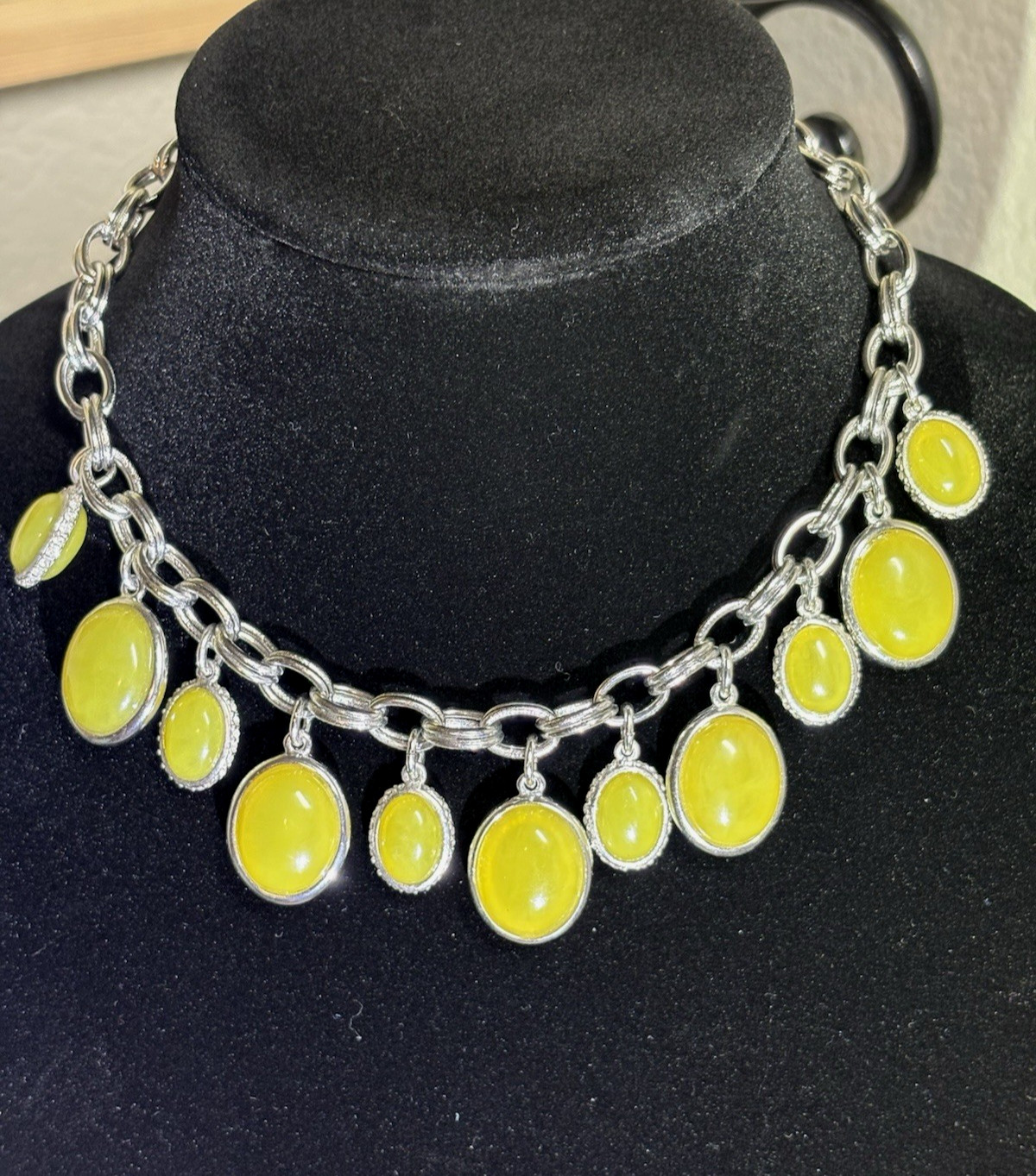 Ann Taylor Silver Tone Yellow Green Cabochon Rhinestone Statement Necklace 16″