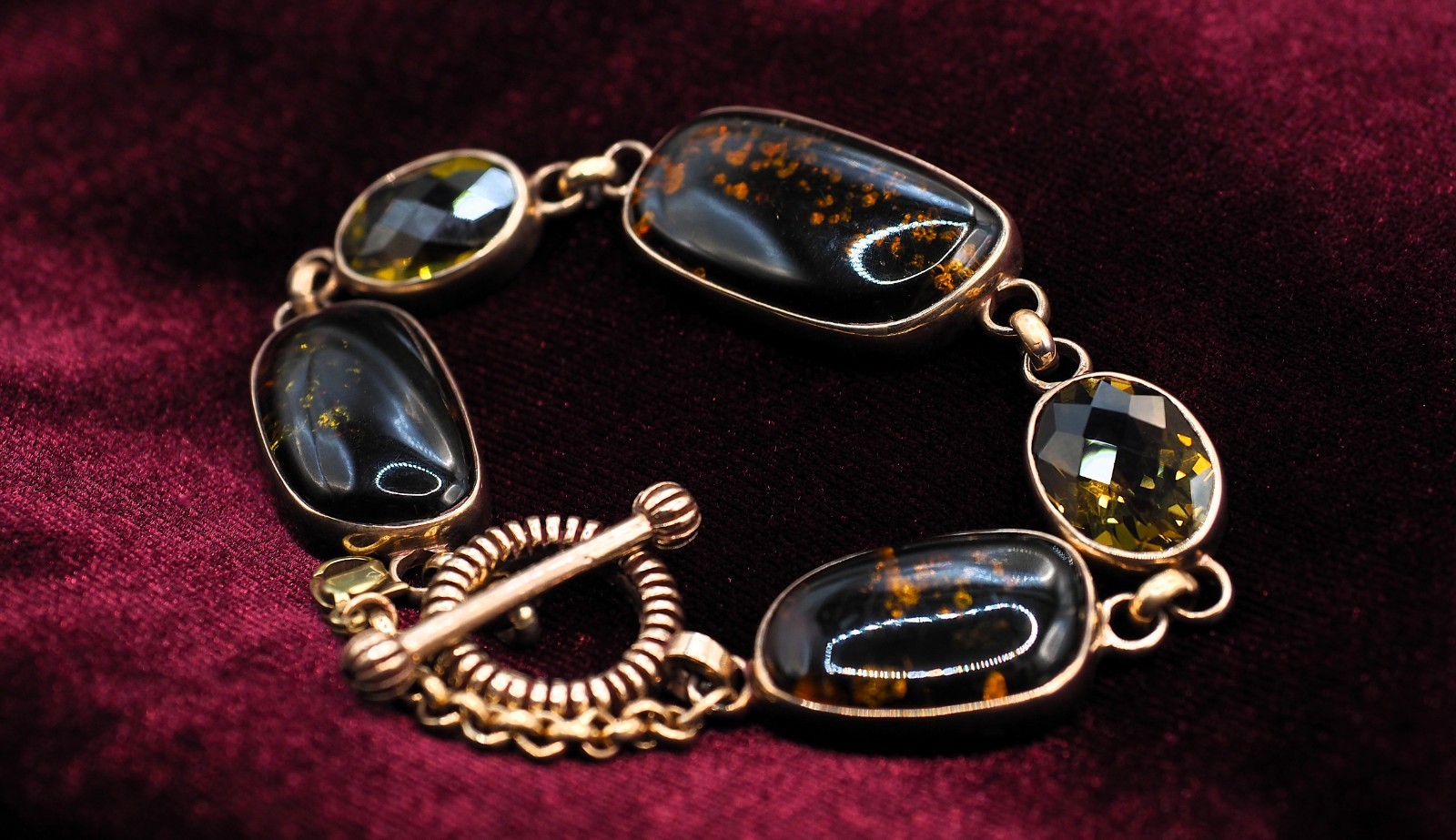 Stephen Dweck – Bronze – Black Amber & Olive Quartz bracelet – Length 7.50″