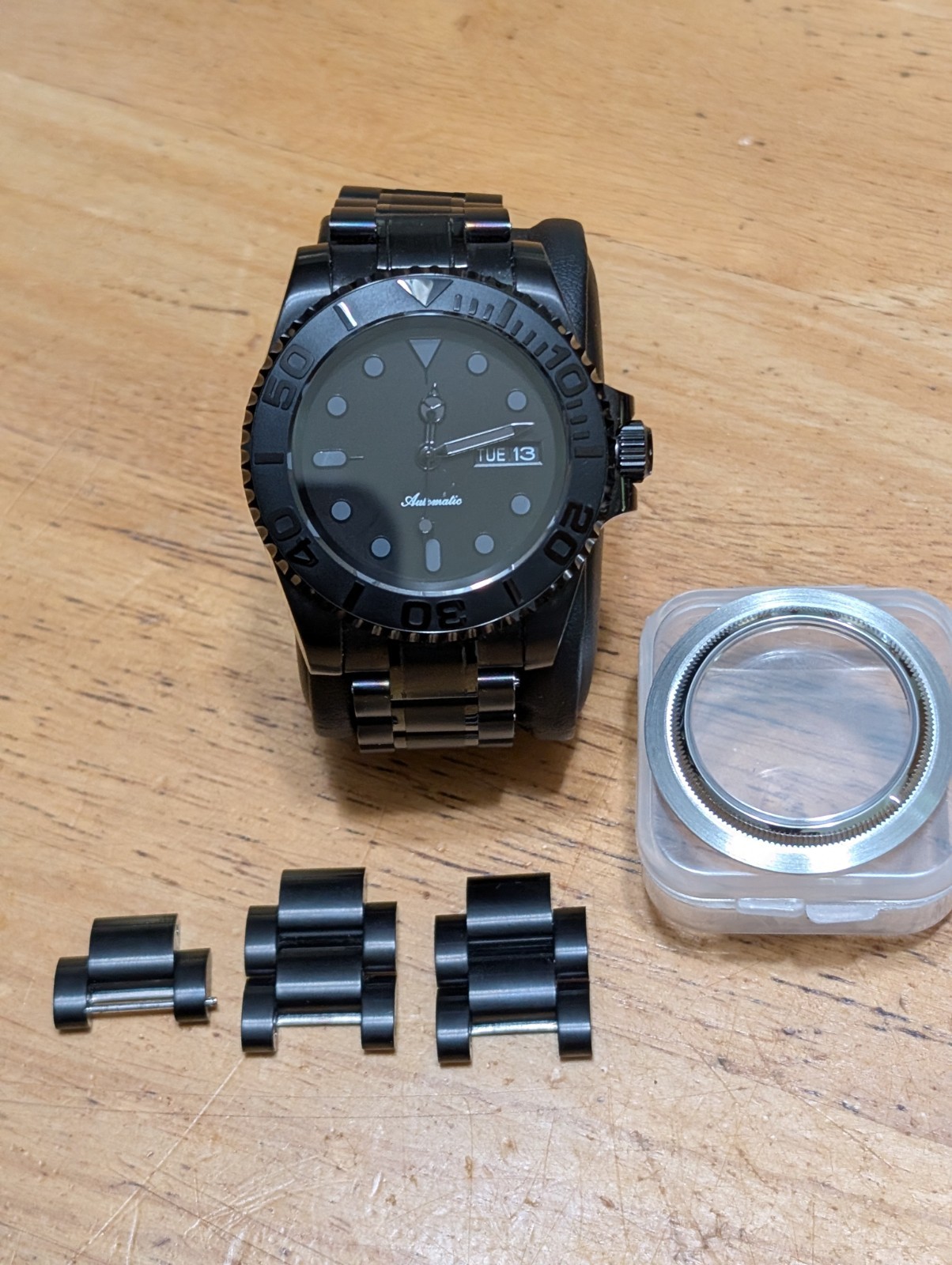 PVD Case 200M Waterproof NH36 Black Dial Date Week Automatic Men Diving Watch
