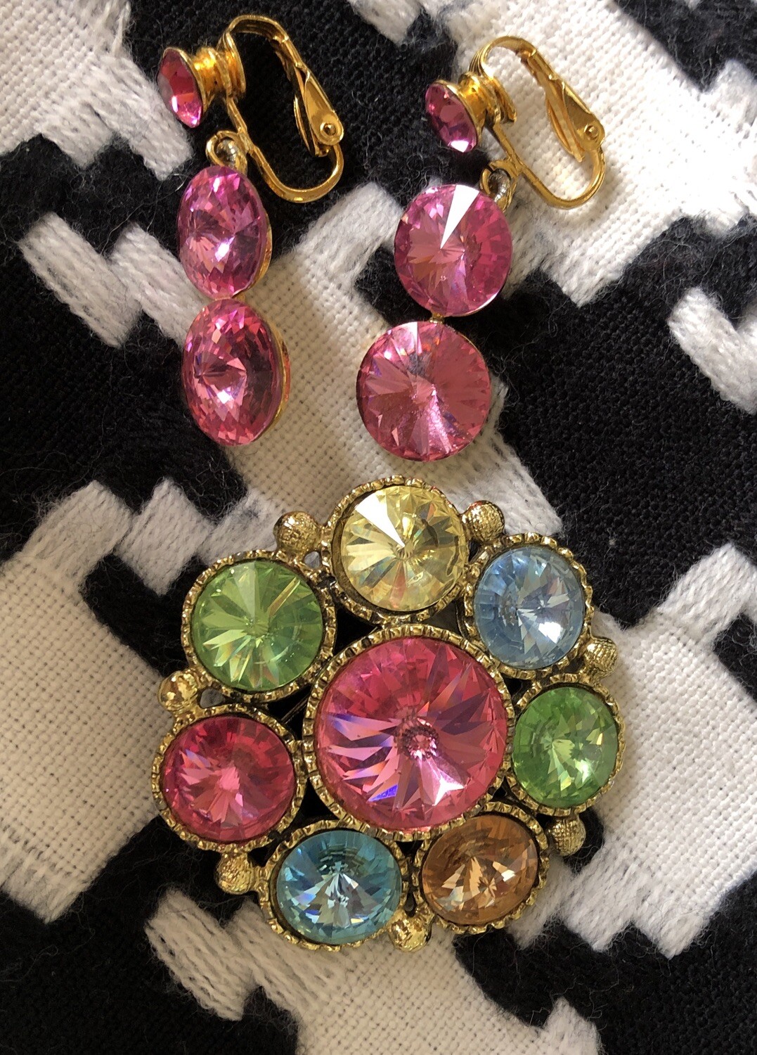 Extravagant Pink Vintage Jewelry Set