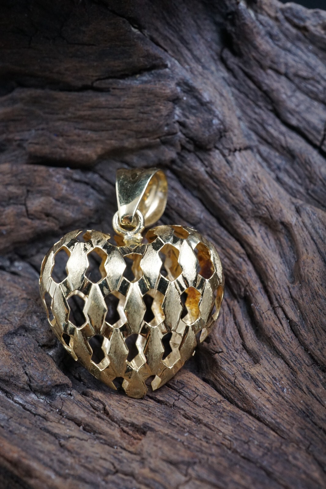 SIGNED 18K Yellow Gold HEART FILIGREE PUFFED Vintage Pendant 2.71g 1.2” L