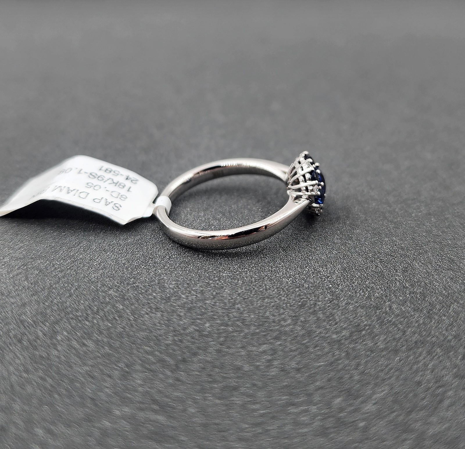 1.13 ct Natural Sapphire & Diamond Ring