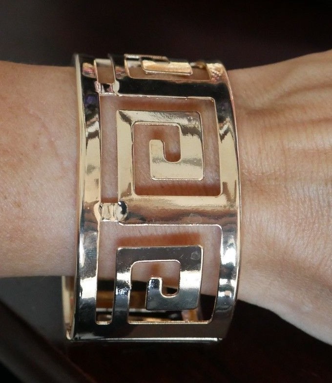 NEW Women’s Fashion Cuff Bracelet Bangle jewelry Greek Key 18K yellow GP