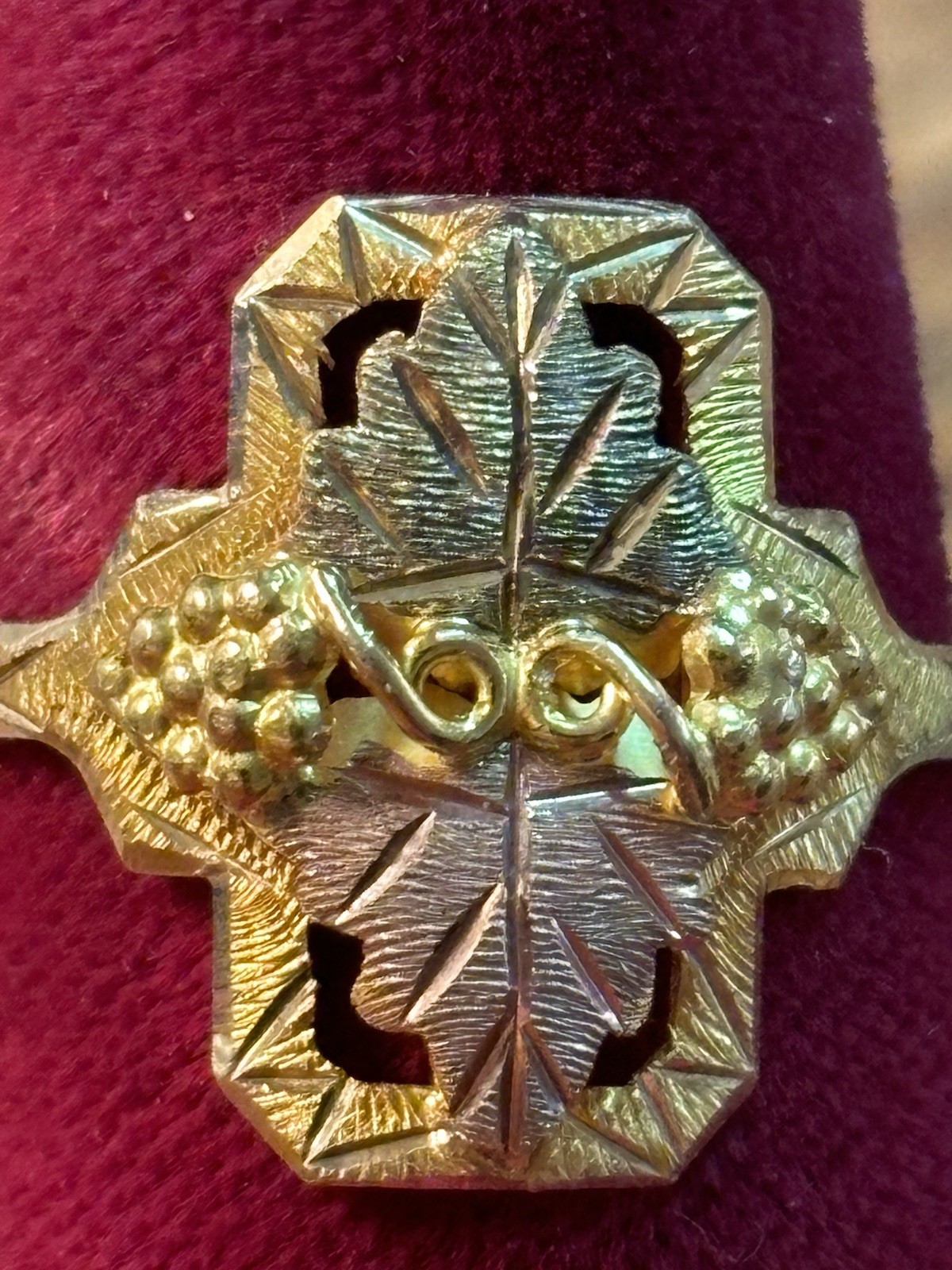 Landstrom’s 10K Solid Gold Black Hills Gold Ring size 7.25