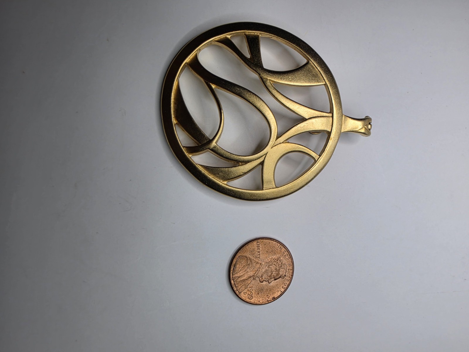 Premier Designs Pizazz Pendant Gold Tone Swirl Design