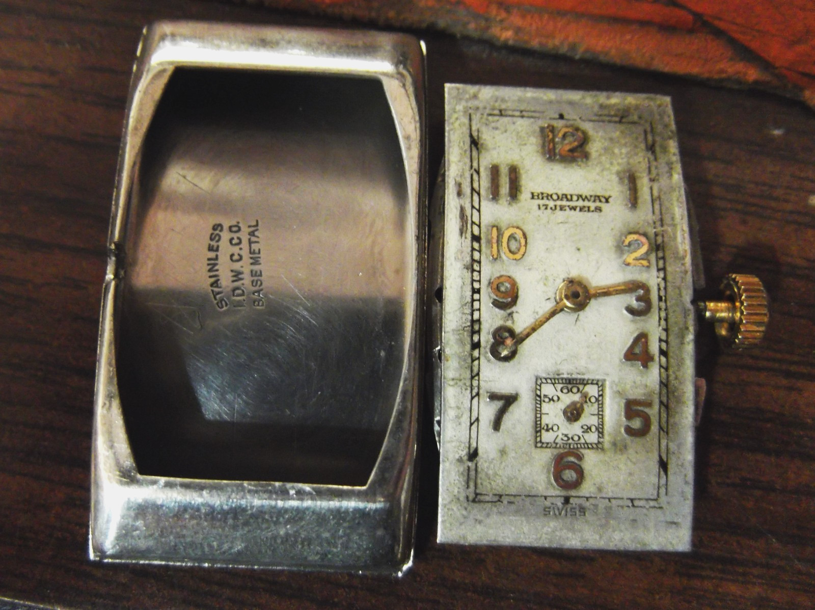 VINTAGE ART DECO BROADWAY CURVED MEN’S WATCH 1OK G/F BAND MANUAL WIND