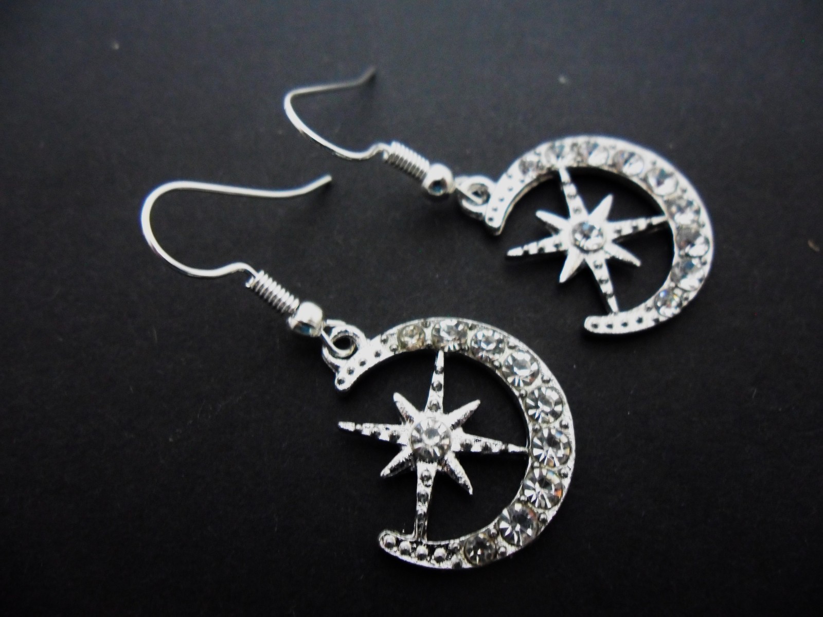 A PAIR OF DANGLY MOON & STAR DIAMANTE CRYSTAL EARRINGS. NEW