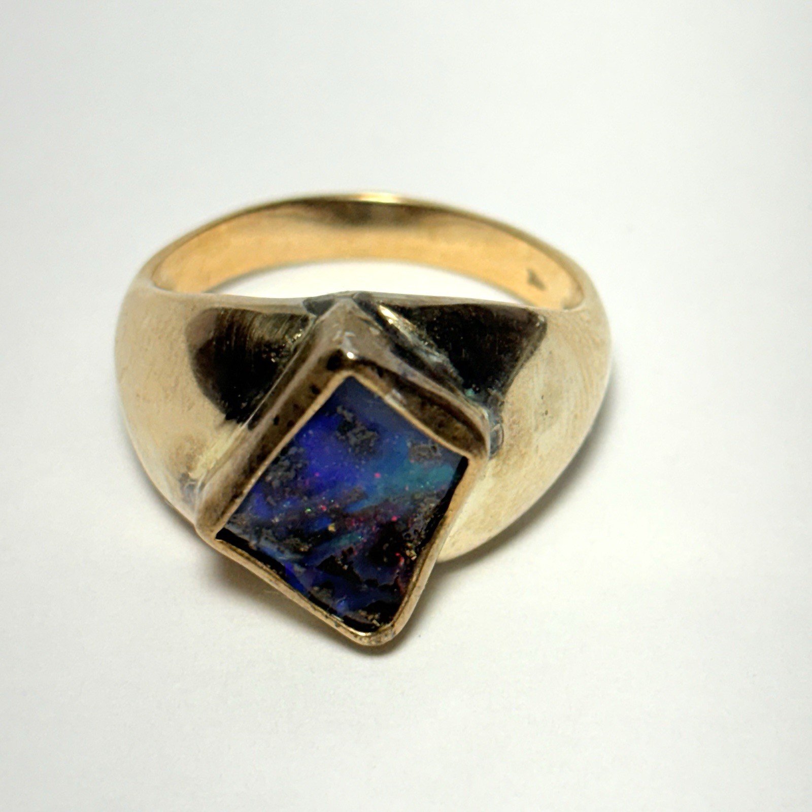 GG Certified 19K Yellow Gold 1.83ct Broad Flash Boulder Opal Size 9.25 Ring 7.5g