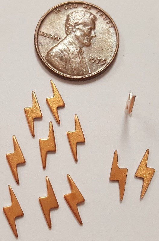 18 VINTAGE LIGHTNING BOLT FLAT 10x4mm COPPER COATED STAMPING FINDINGS N123