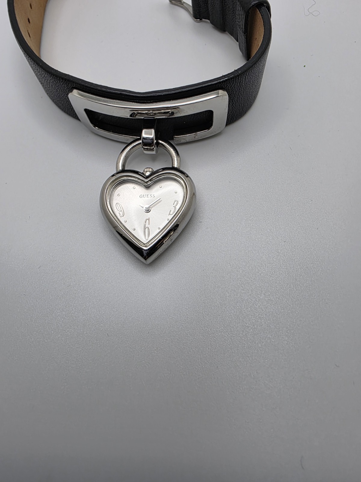 Guess Heart Charm Women’s Quartz Watch Black Leather New Battery Runs Great
