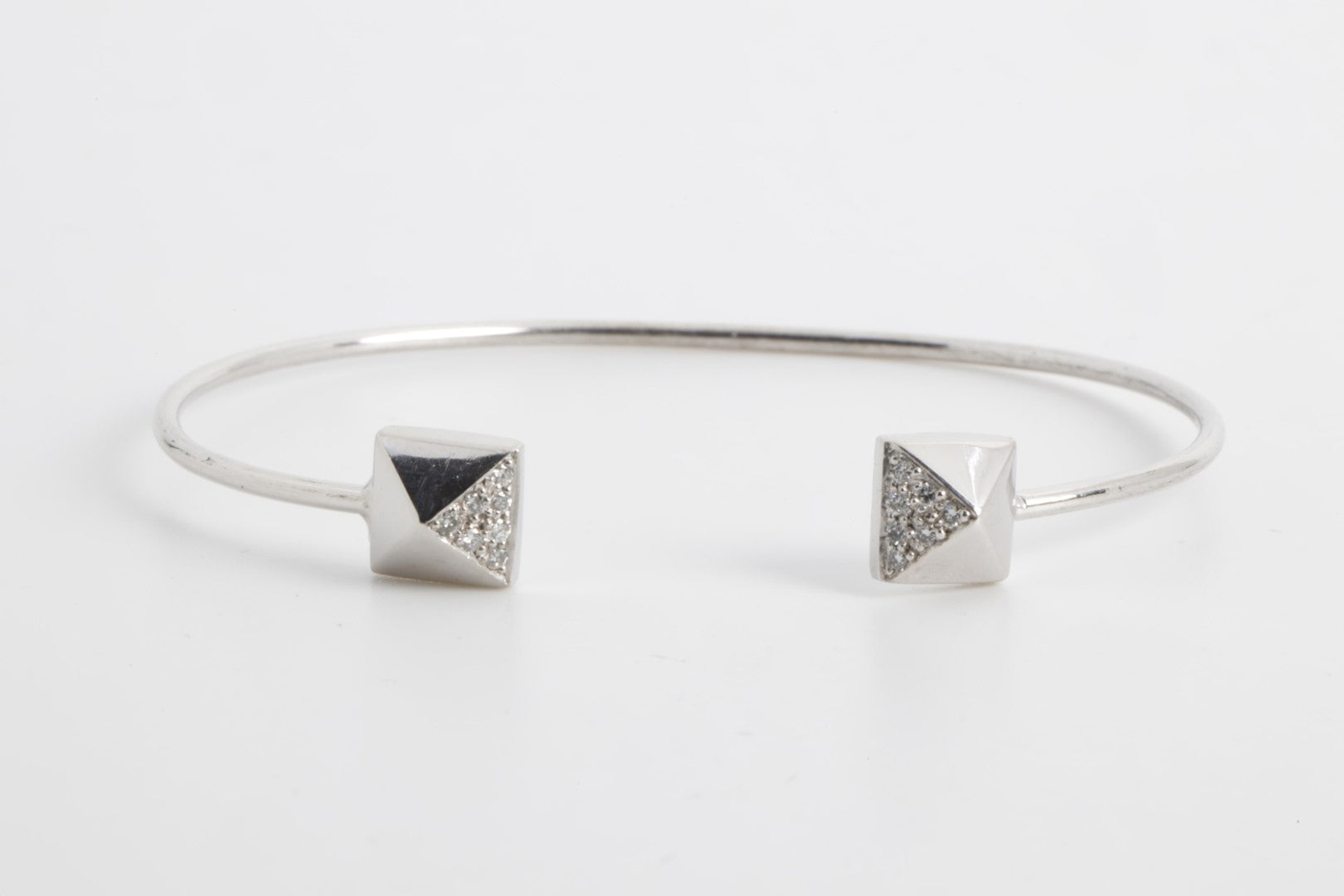 6” 14k White Gold 0.14tcw Diamond Bangle (6.00g.)
