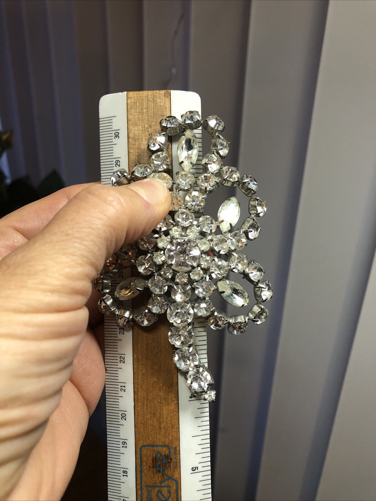 23. Vtg Silver tone Mix material White, AB, Blue Rhinestone Prong Set 5 Pins