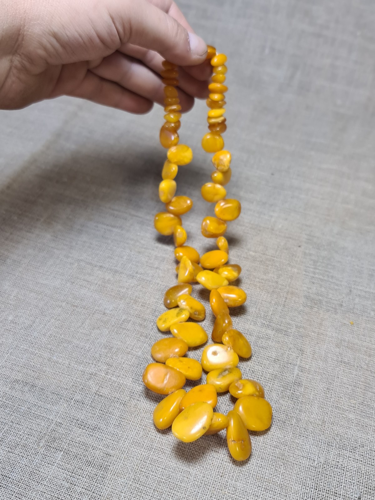 Amber old antique, egg yolk. Necklace, beads 60 grams . Women’s vintage jewelry.