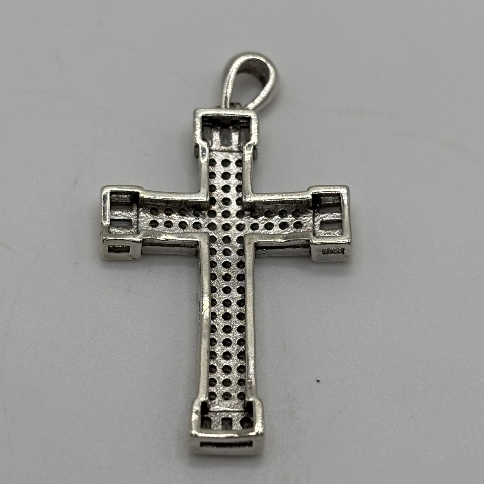 925 silver cross pendant 3.2grams cz stones