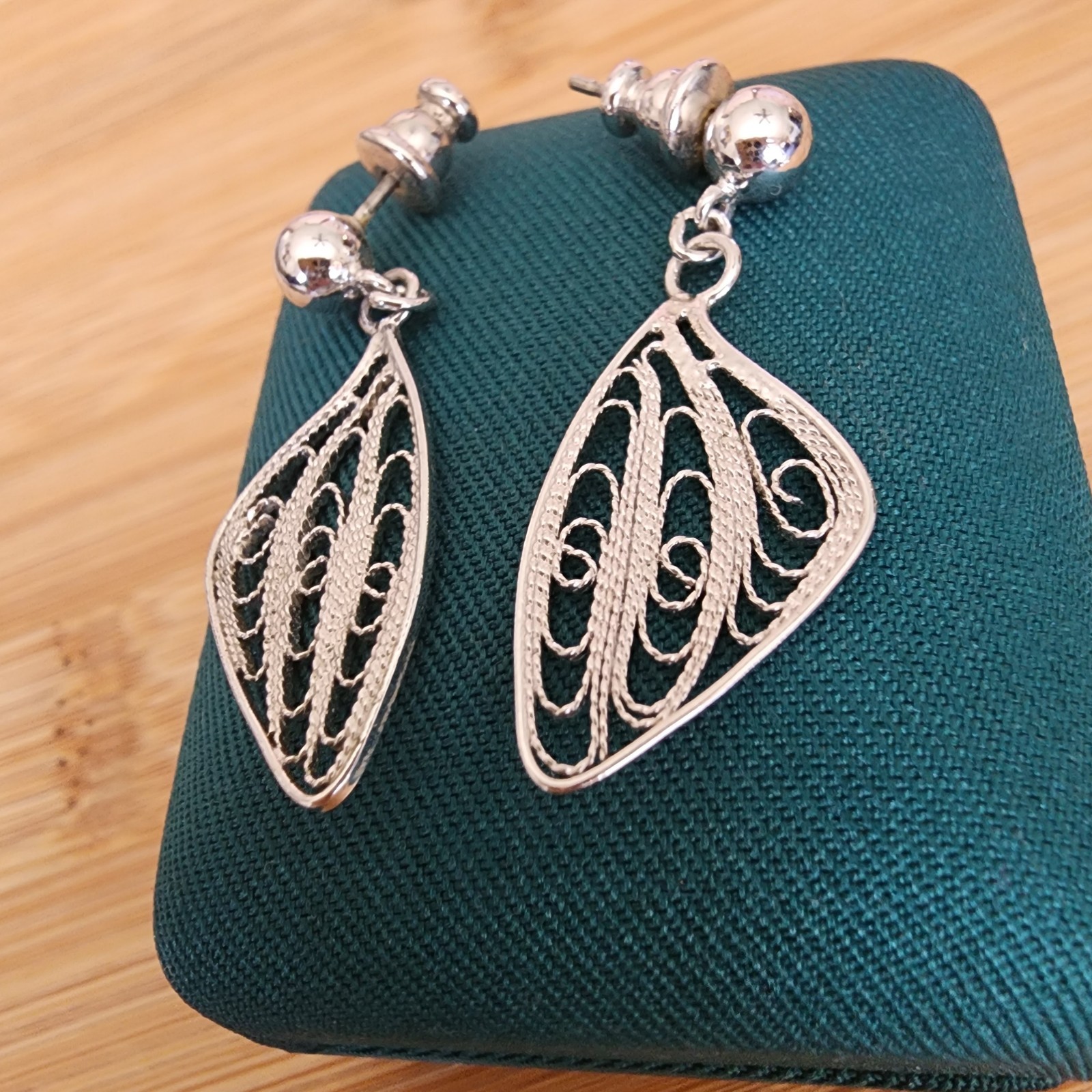 Delicate Silver Filigree Dangle Earrings Jewelry Special Occasion Everyday EUC