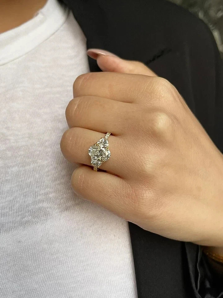 Diamond Wedding Ring 4 Carat Lab Grown Oval Cut IGI E F VVS CVD 14k Yellow Gold