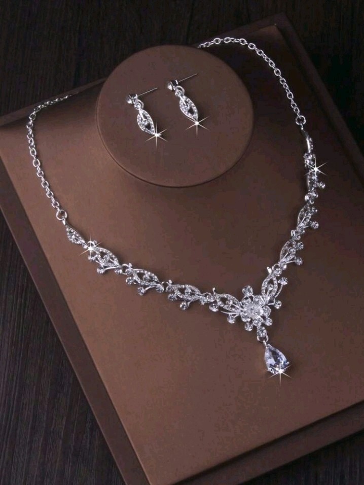 Silver-Plated Zinc With White/Colorless Rhinestones Necklace & Earrings Set