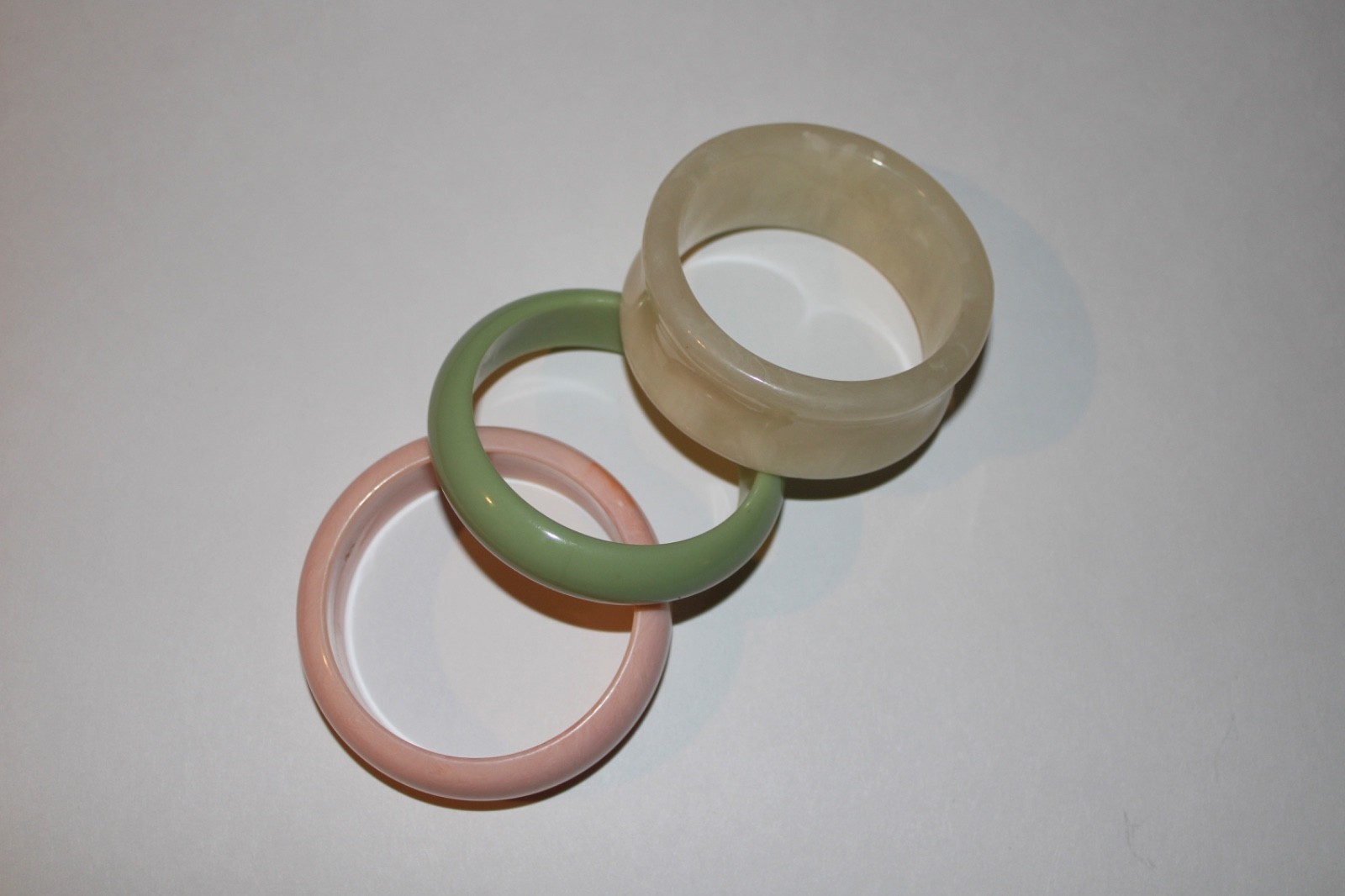 Lot of 3: VTG 70s-80s Plastic Bangle Bracelets Ivory Marble Pink Marble Jade Grn