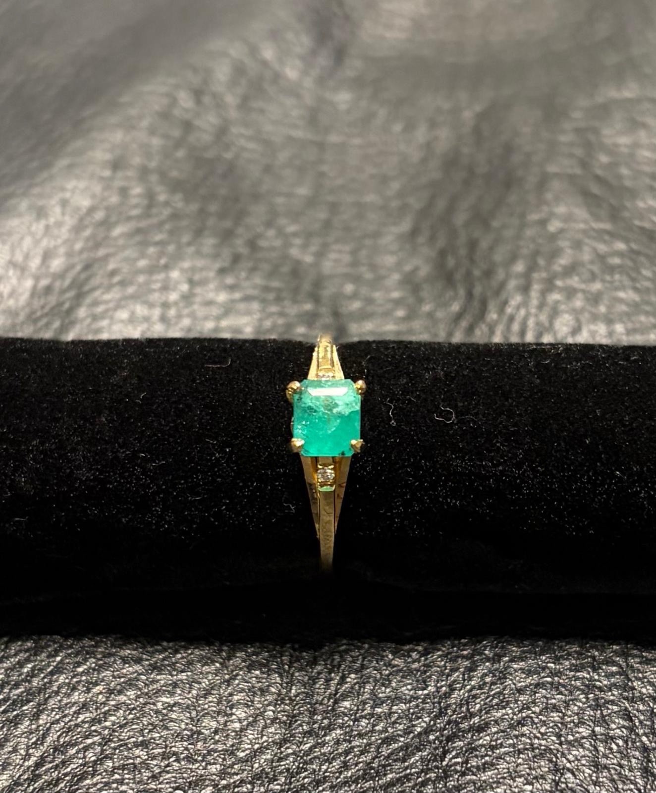 18k gold colombian emerald and natural diamonds ring
