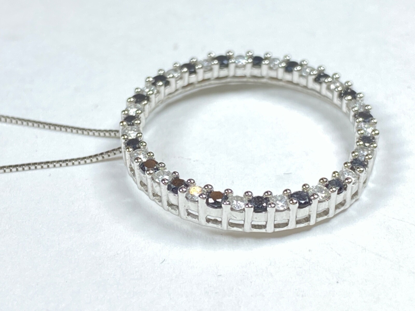 14K Gold Black & White Diamond Eternity Circle Pendant Necklace – 3.8 Grams