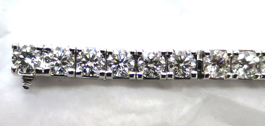 18.60 carat Round Diamond Tennis Bracelet Platinum 31 x 0.60 ct GIA E-F VS