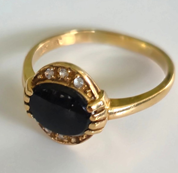 10K TRG Yellow Gold Ring – Black Onyx with Diamonds – Size 8, Weighs 2 Grams