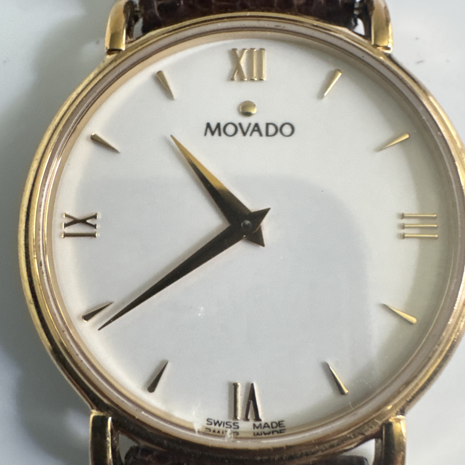 Movado Classic Ultra-Thin Dress Watch – Ref. 87-E4-0885 -Gold *UNWORN DISPLYED*