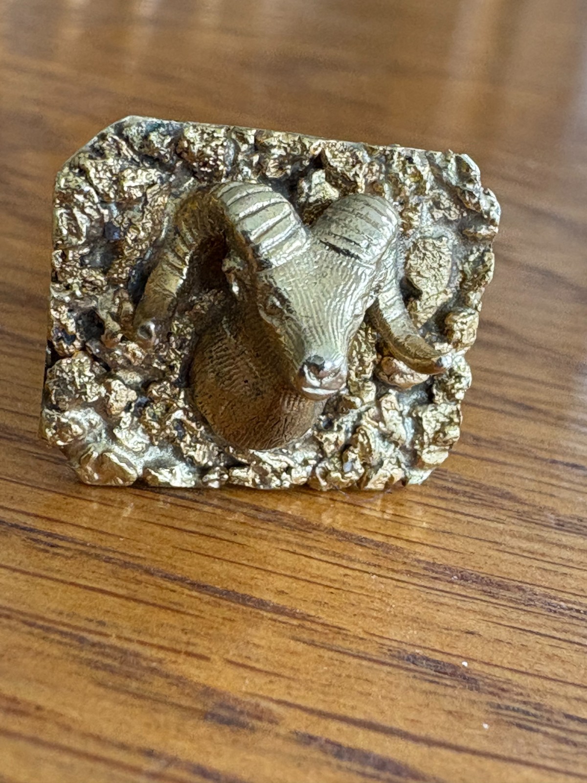 VINTAGE (SINGLE) ALASKAN RAM’S HEAD CUFF LINK 10K GOLD/NATURAL GOLD NUGGETS