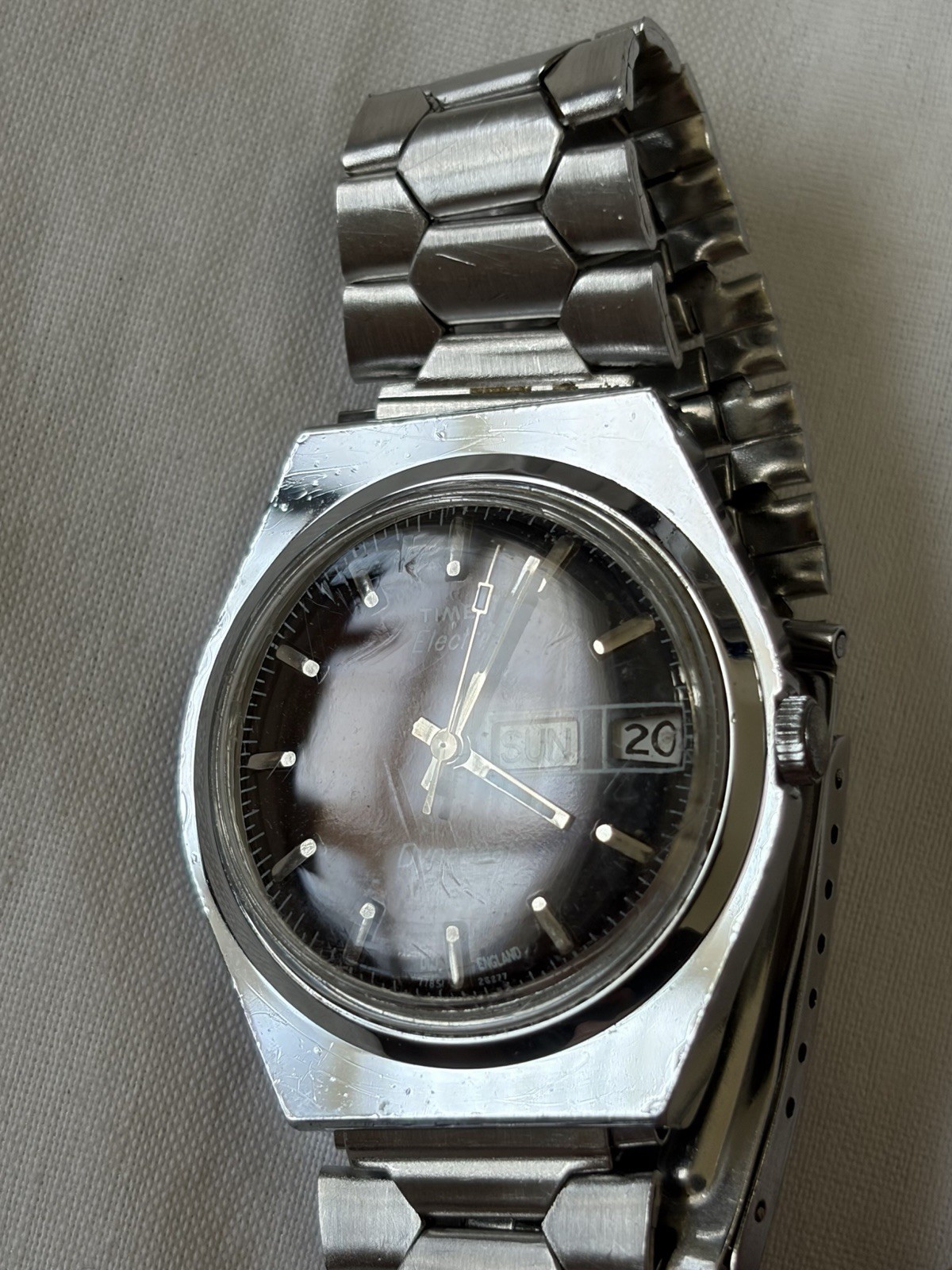 Vintage 1977 Timex Electric Dynabeat 26277 Maroon Dial Watch Runs