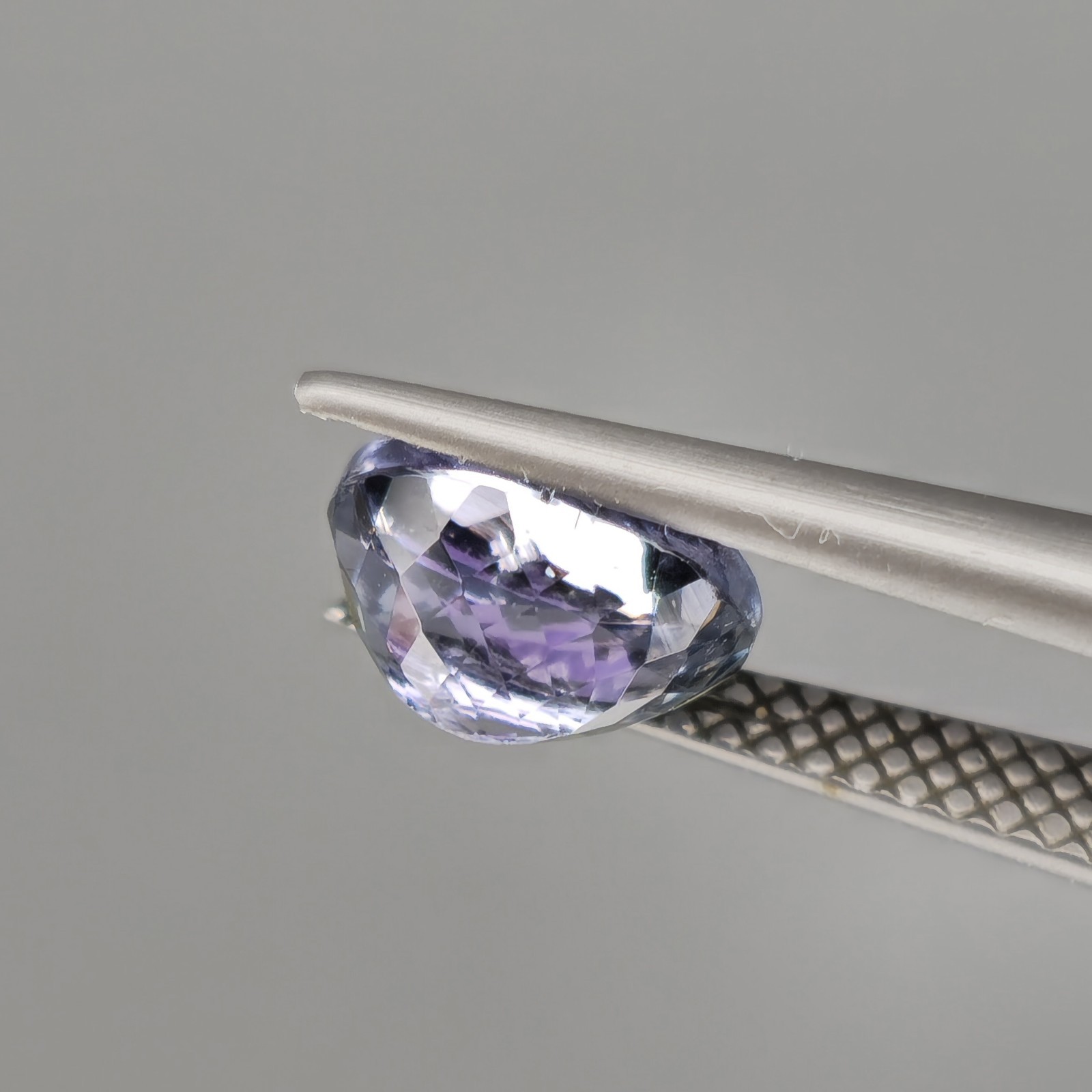 Untreated tanzanite 1.56 carat tri-colour green lavender oval cut collectors gem