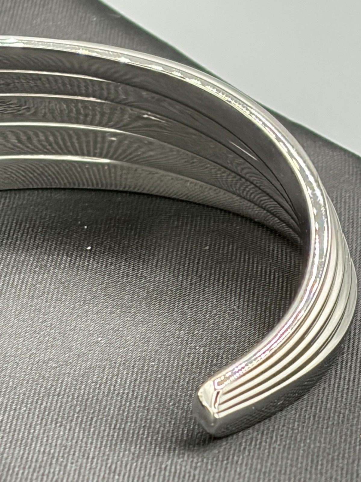 Calvin Klein Whisper Bangle Bracelet Stainless Steel Size M NWT Box Dustbag KJ76