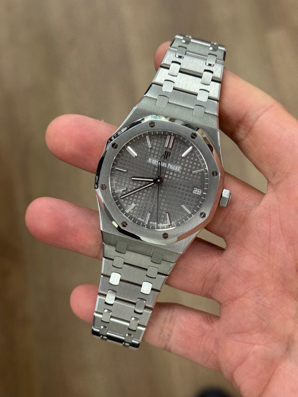 MINT AUDEMARS PIGUET ROYAL OAK 41MM GREY DIAL STAINLESS STEEL 15500ST B&C