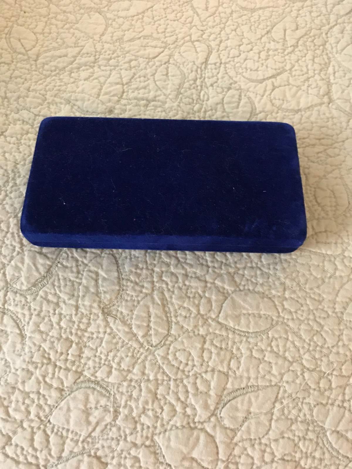 Murata Pearl Blue Velveteen Bracelet Presentation Box