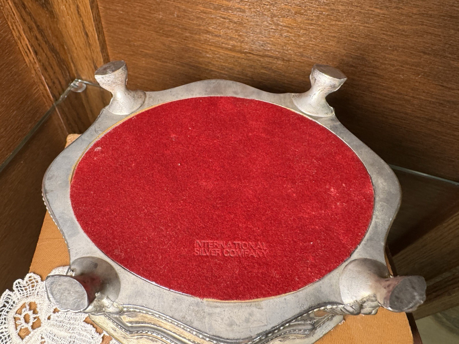 Vintage International Silver Company Coat Of Arms Jewelry Box w/ Red Velvet 