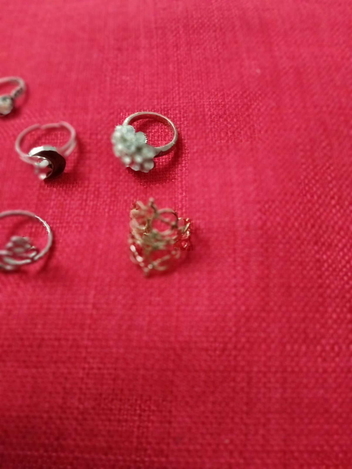 6 Used Ladies Dress Rings 5 One Size 1 Size P .