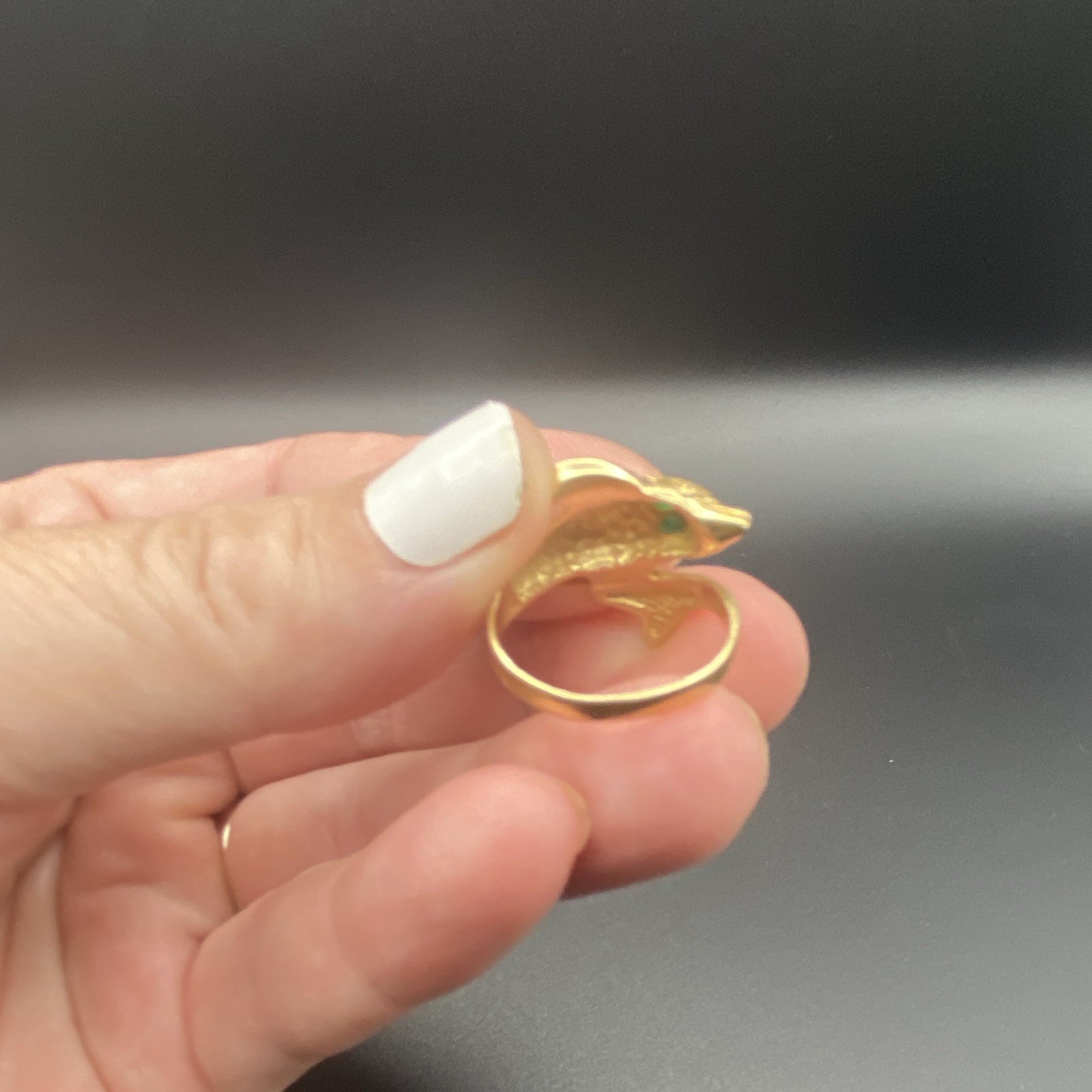 Gold 14k Dolphin Band Ring Size 6 w/ Round Emerald Accent 4g