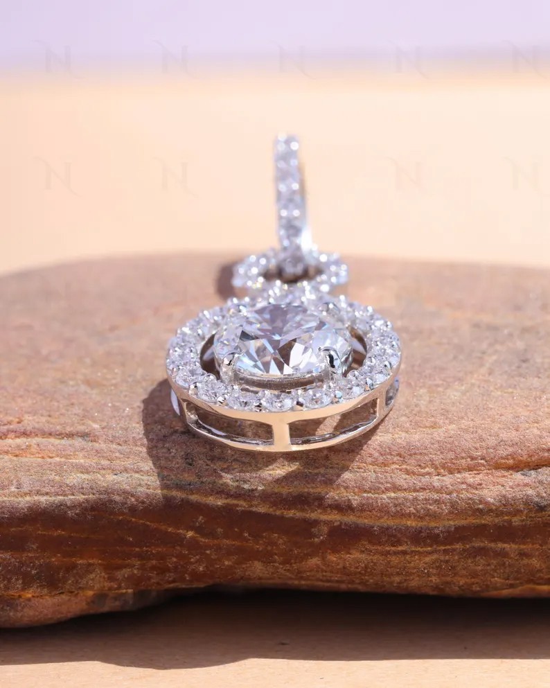 RARE 4.12 Ct Certified White Diamond Solitaire Pendant/Necklace, Great Luster !