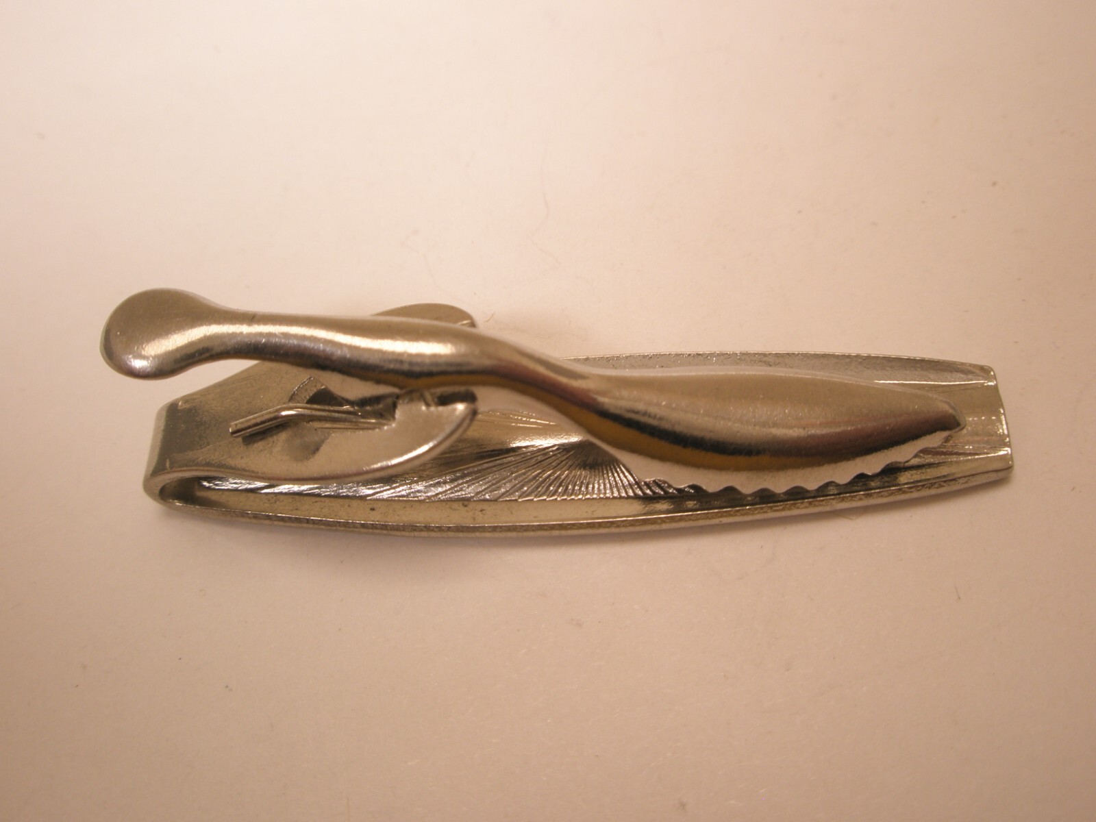 1-11/16″ Radial Lines Tapered Design Silver Tone Quality Vintage Tie Bar Clip