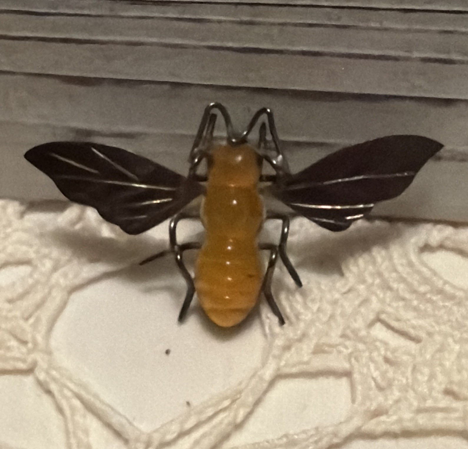 Insect Bee Style Brooch Pin Metal Silver Tone Wings Yellow Body e18