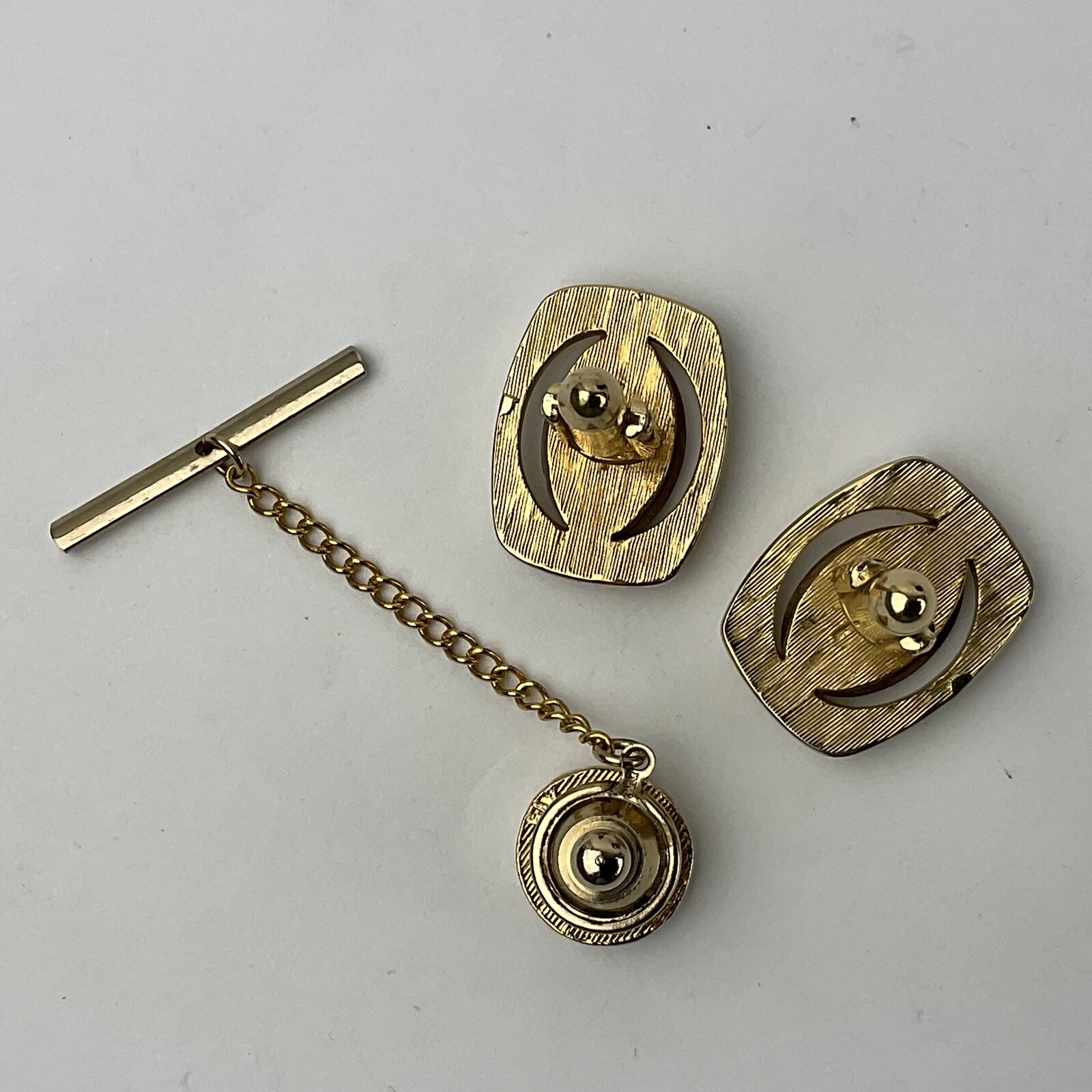 Vintage Genuine Tiger’s Eye Cuff Links Tie Tac Set Open Gold Tone Metalwork Oval