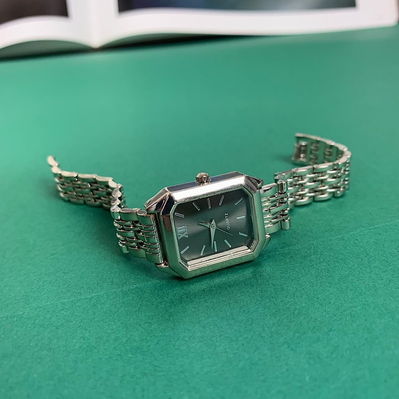 Y2K Vintage Minimalist Silver Gray Stainless Steel Essential Watch 8.5 Inch Unis