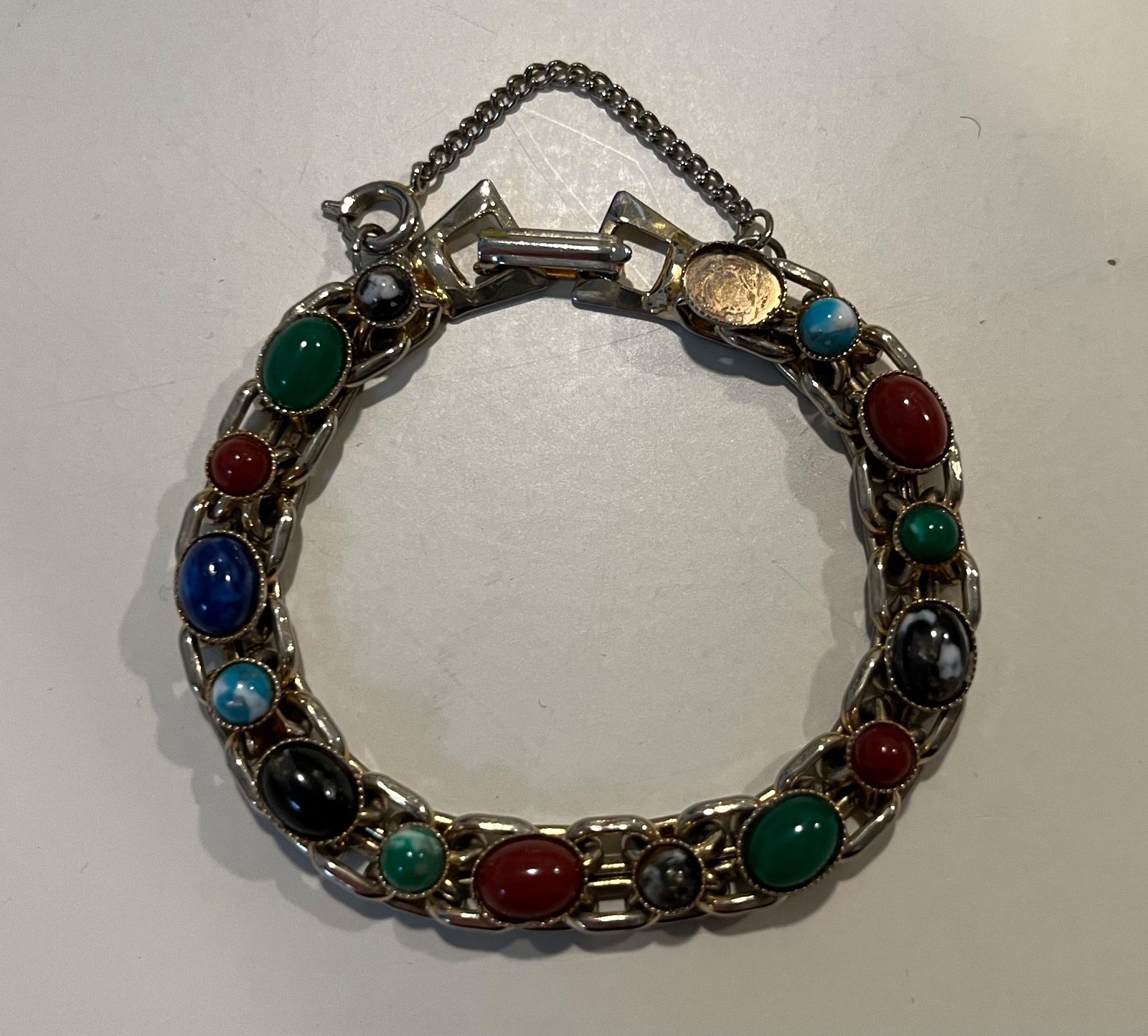 Vtg GREEN/BLUE/RED/BLACK Carbochon Gold Plated Link BRACELET 7″ (Missing Stone)