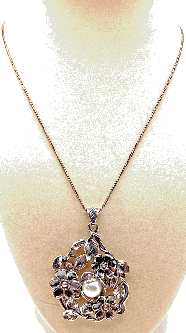 “NEW” PZ Israel Beautiful Sterling Silver Floral /Pearl Italy Necklace # 168