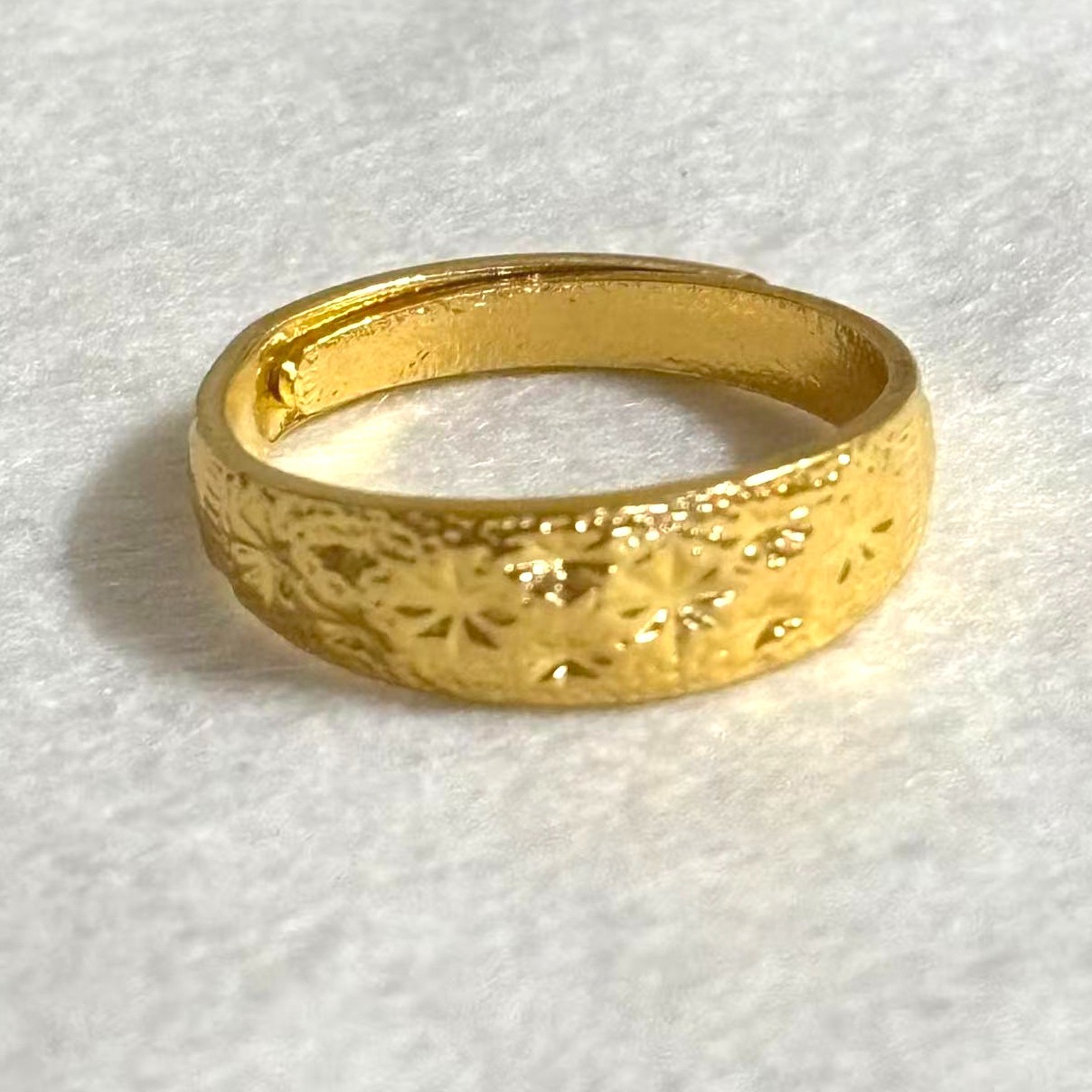 Gold-plated ? Engraved Gold-tone Ring marked ‘999’, Size 8.5 adjustable