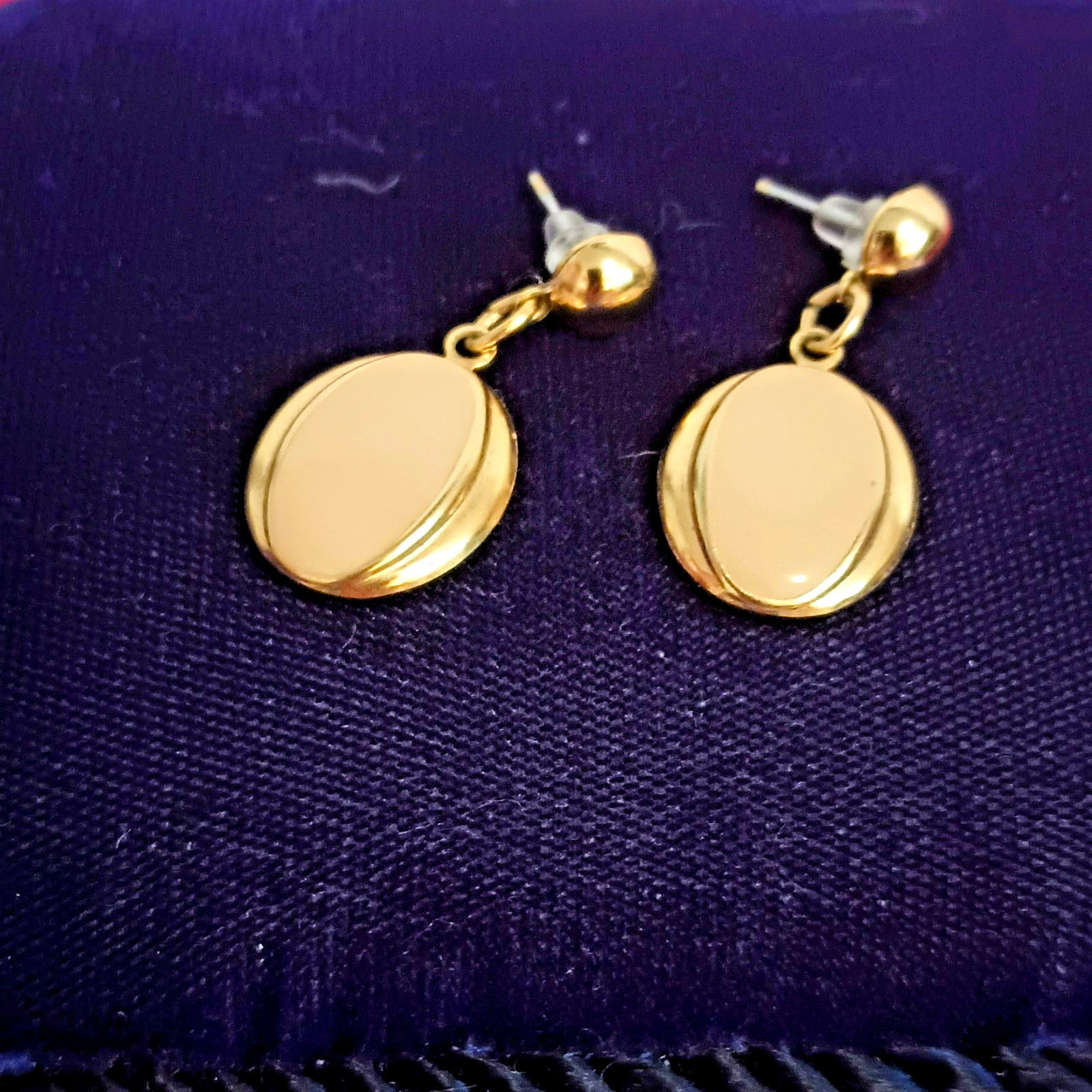 Peach Enamel Oval Drop Earring 1″ Gold Tone Post Retro Light Dangle Jewelry